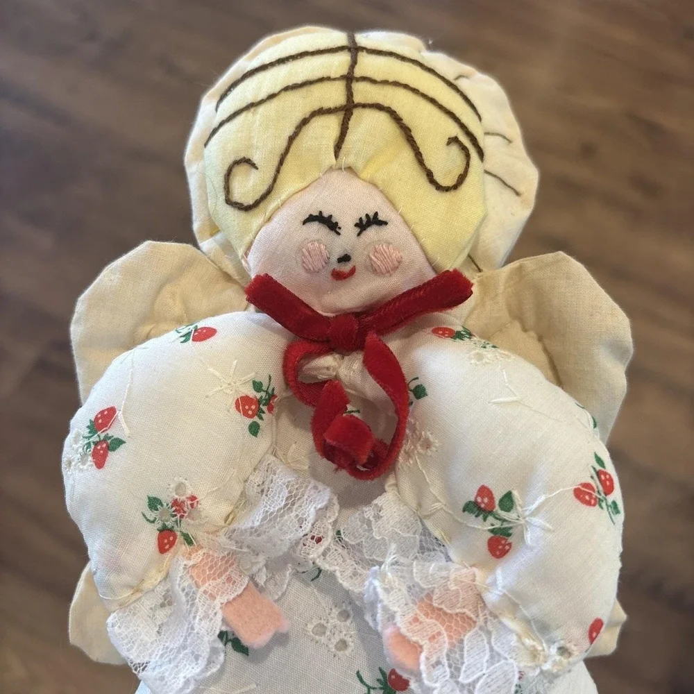 VTG Adorable Fabric Quilted Angel Christmas Tree‎ Topper Strawberries Dress 10